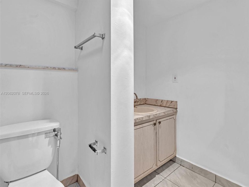 На продажу: $225,000 (1 спален, 1 ванн, 812 Квадратных фут)