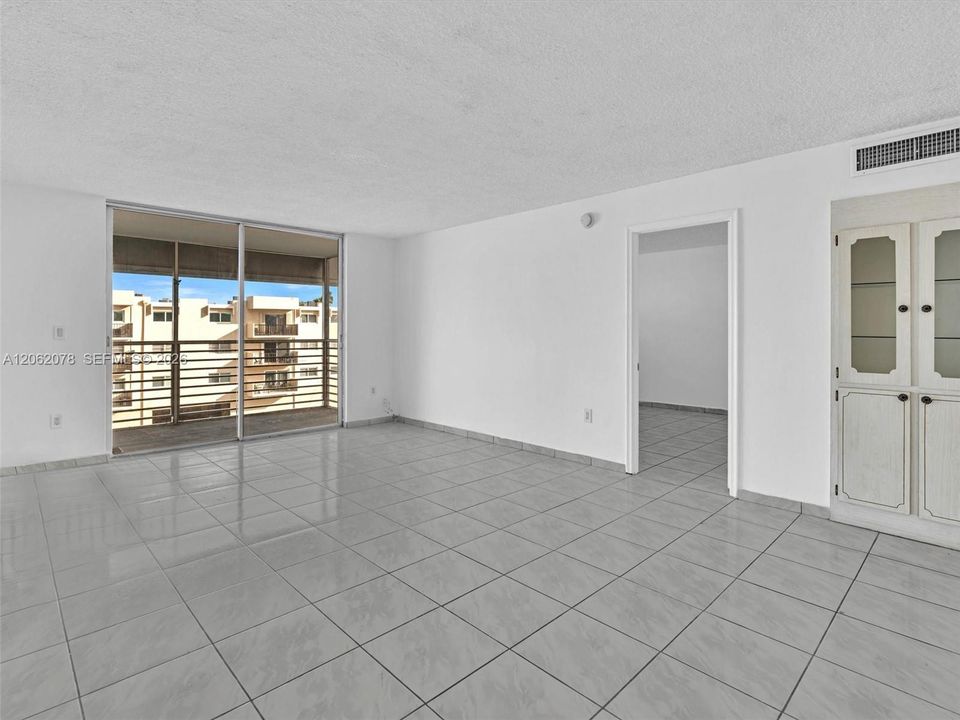 На продажу: $225,000 (1 спален, 1 ванн, 812 Квадратных фут)