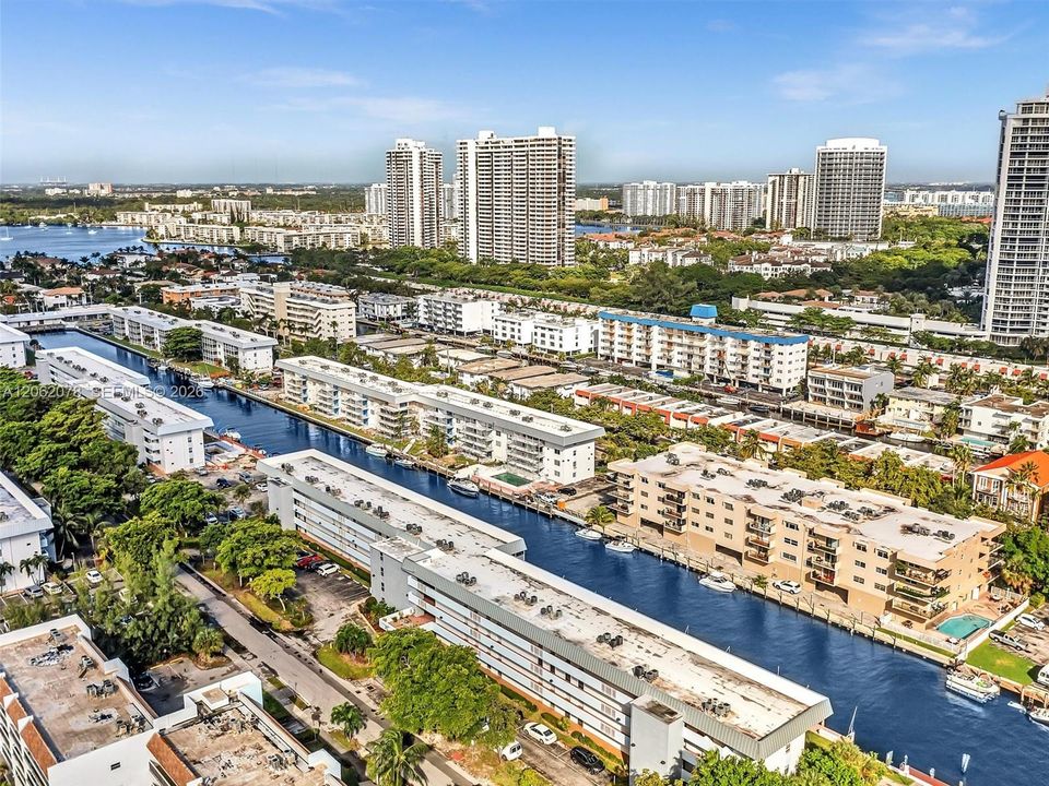 На продажу: $225,000 (1 спален, 1 ванн, 812 Квадратных фут)