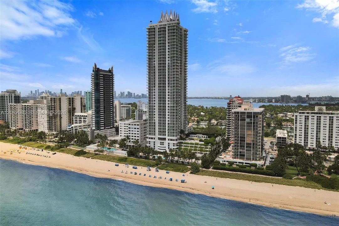 На продажу: $1,650,000 (2 спален, 2 ванн, 1392 Квадратных фут)