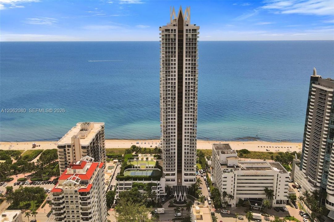 На продажу: $1,650,000 (2 спален, 2 ванн, 1392 Квадратных фут)