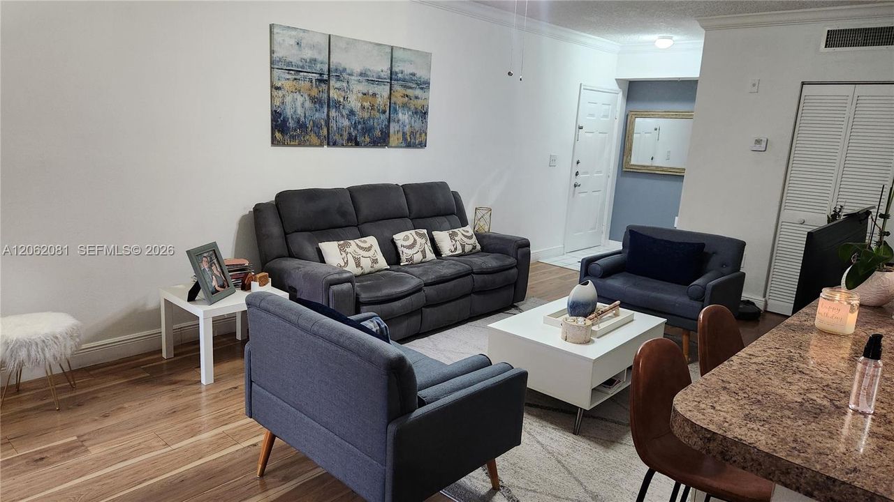 В аренду: $2,500 (2 спален, 2 ванн, 1130 Квадратных фут)
