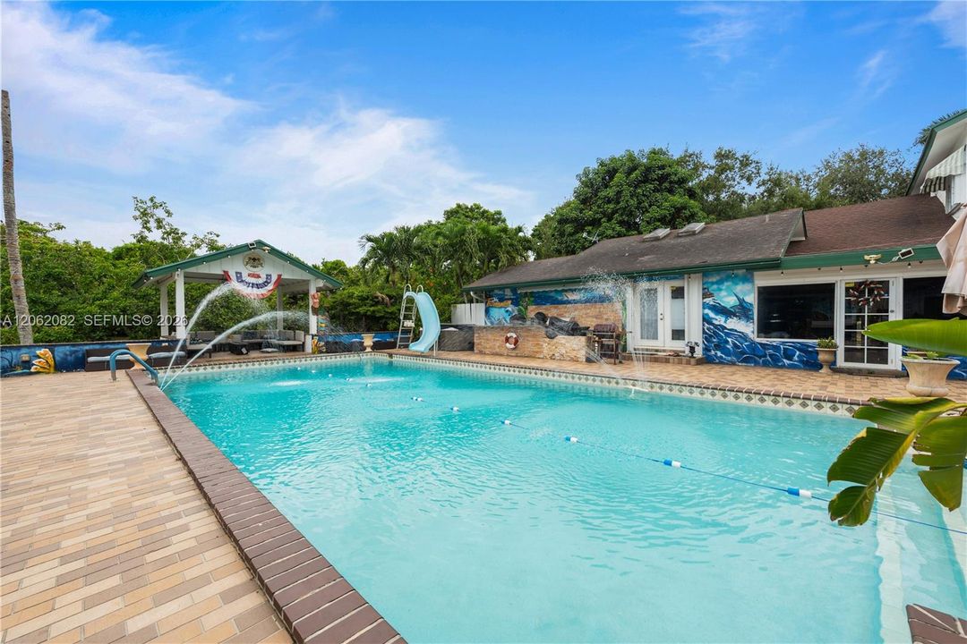En Venta: $3,150,000 (5 camas, 4 baños, 3460 Pies cuadrados)