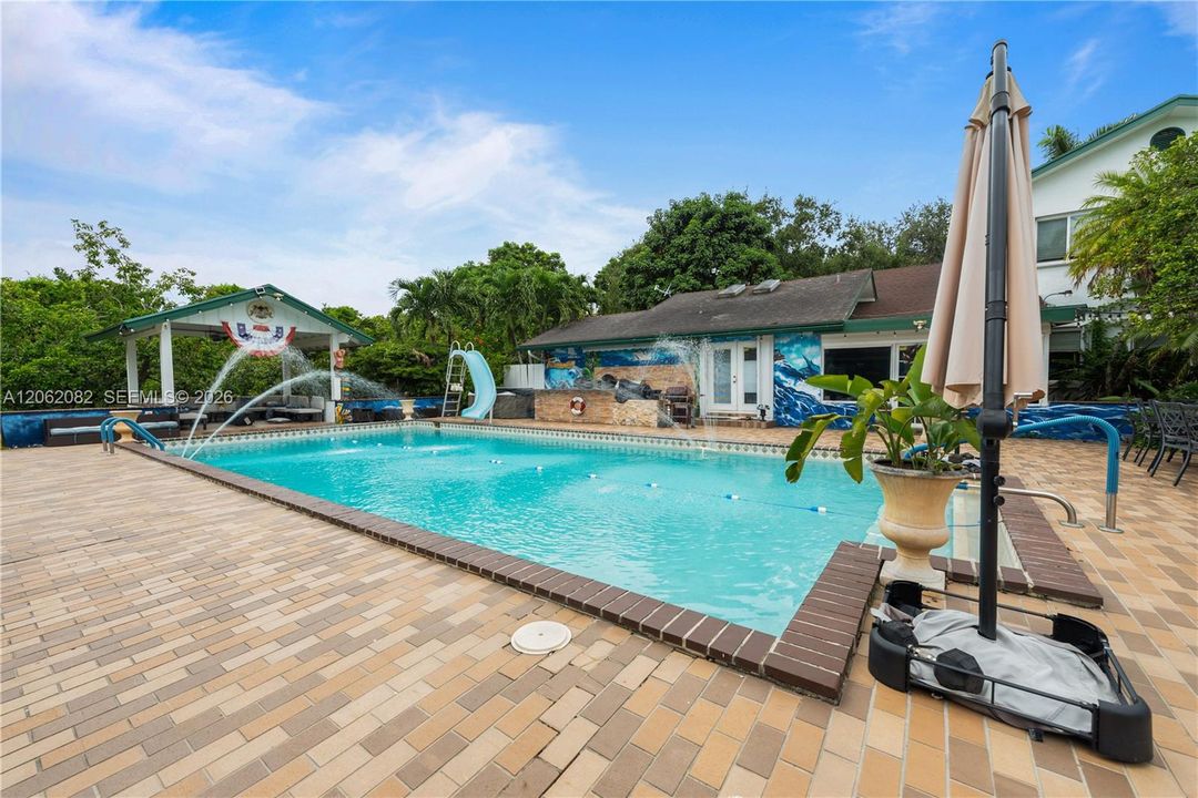 En Venta: $3,150,000 (5 camas, 4 baños, 3460 Pies cuadrados)