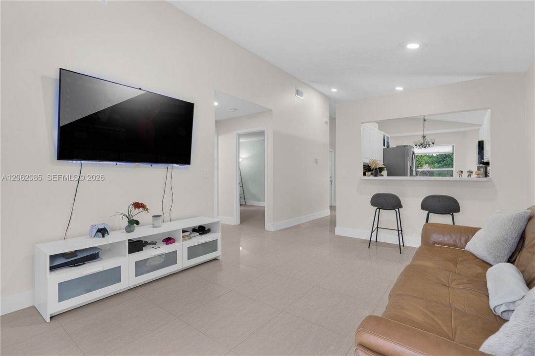 En Venta: $365,000 (3 camas, 2 baños, 1053 Pies cuadrados)