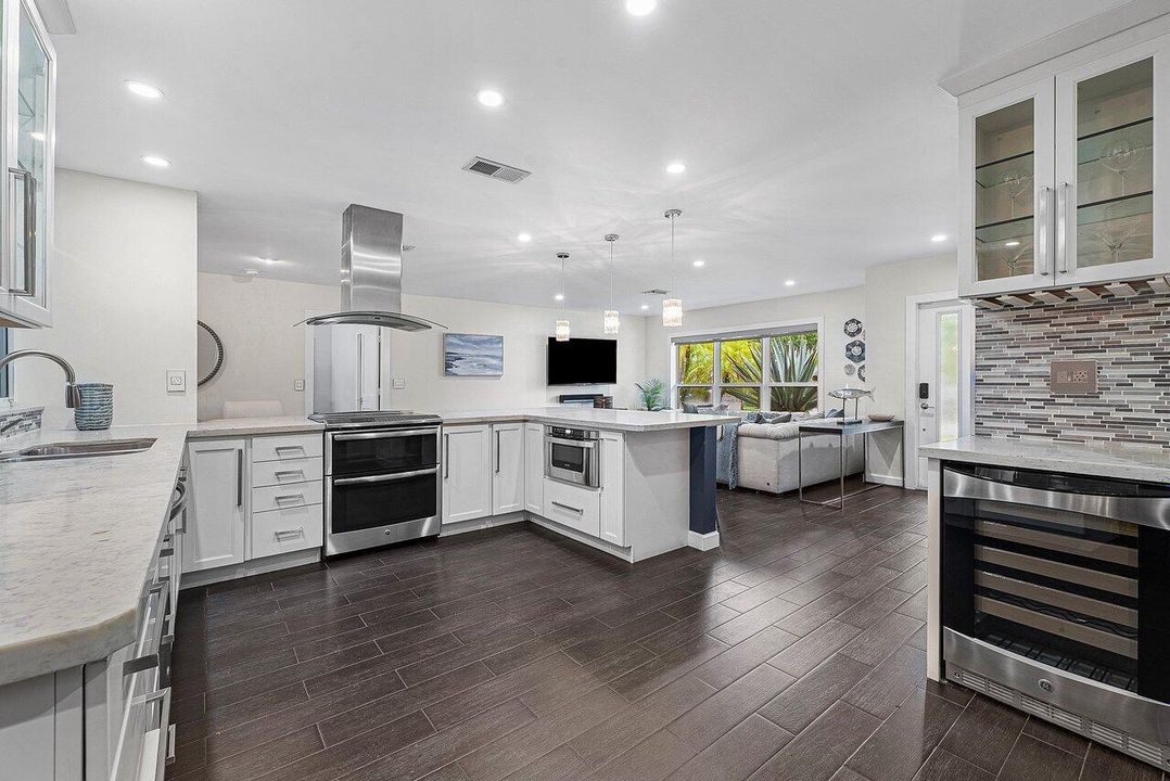 013-855BerkleyStreet-BocaRaton-FL-33487-