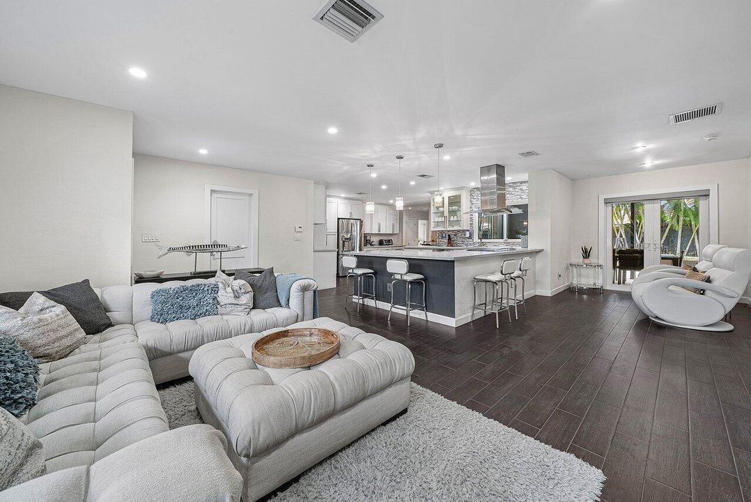 007-855BerkleyStreet-BocaRaton-FL-33487-