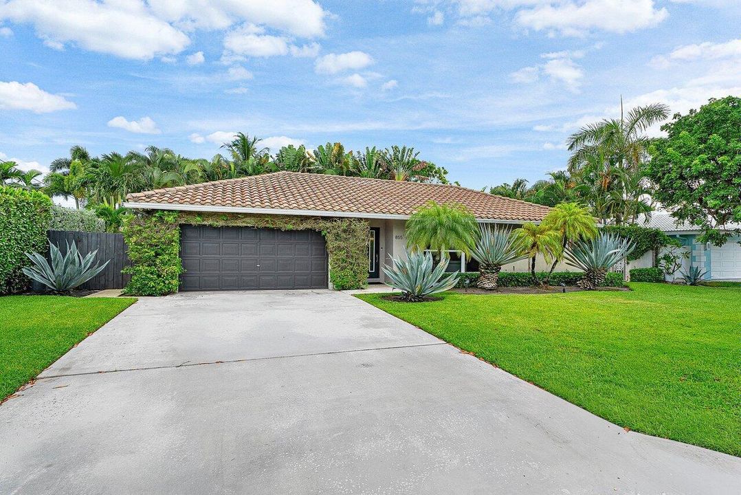 002-855BerkleyStreet-BocaRaton-FL-33487-