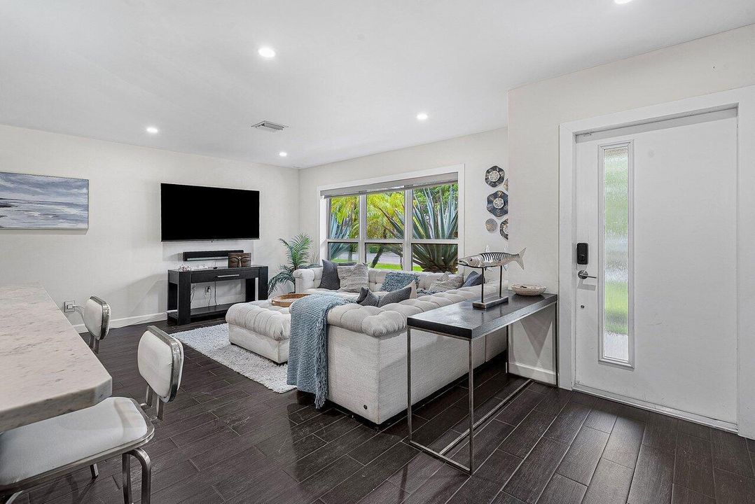 005-855BerkleyStreet-BocaRaton-FL-33487-