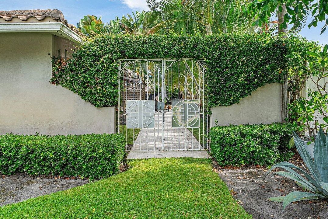 040-855BerkleyStreet-BocaRaton-FL-33487-