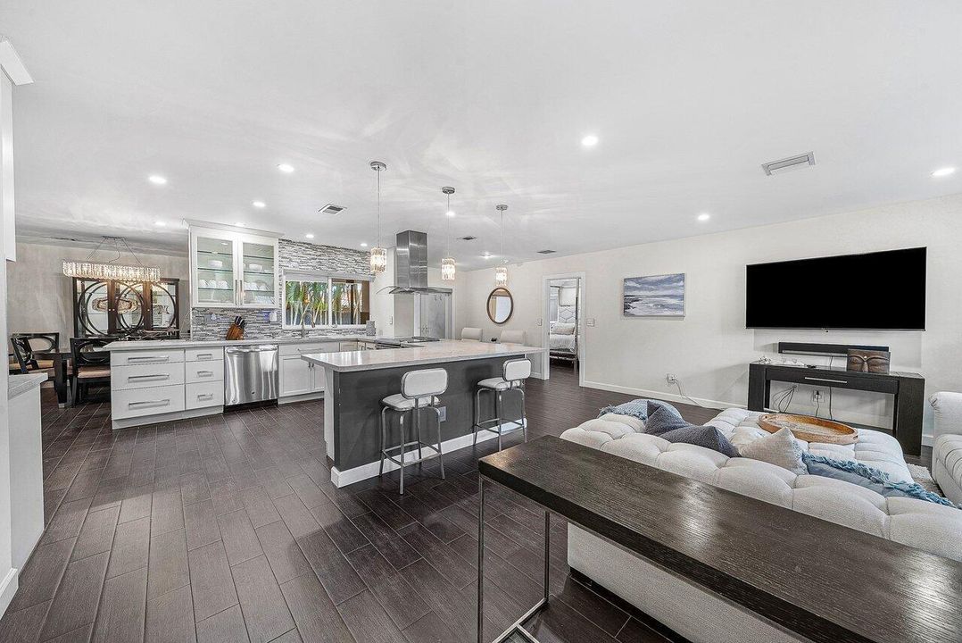 008-855BerkleyStreet-BocaRaton-FL-33487-