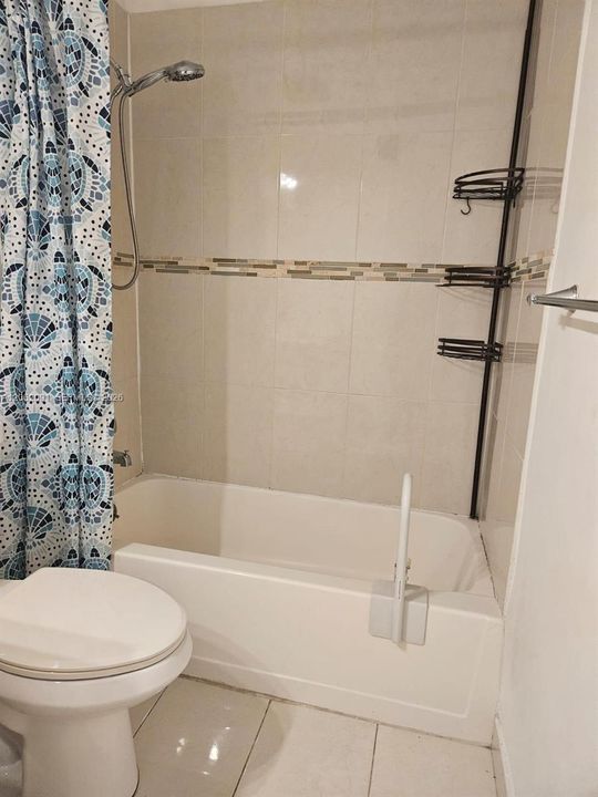 For Rent: $1,950 (1 beds, 1 baths, 810 Square Feet)