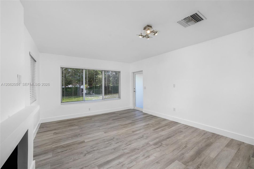 For Rent: $5,500 (3 beds, 2 baths, 1532 Square Feet)