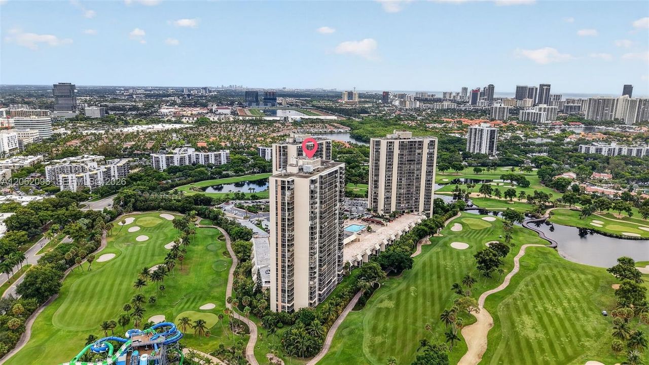For Rent: $1,800 (1 beds, 1 baths, 913 Square Feet)