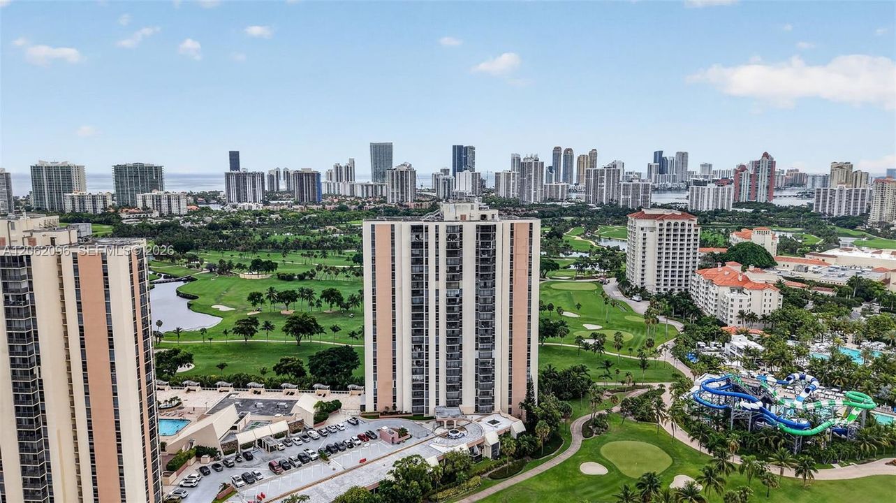 For Rent: $1,800 (1 beds, 1 baths, 913 Square Feet)
