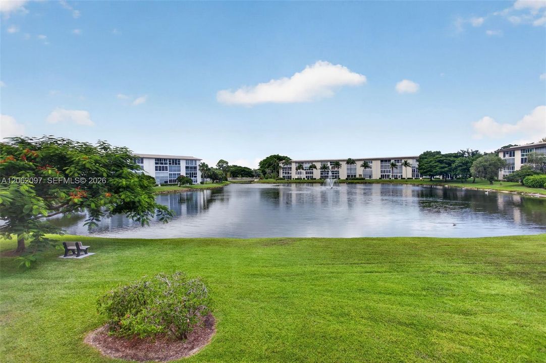 For Sale: $155,000 (2 beds, 2 baths, 1002 Square Feet)