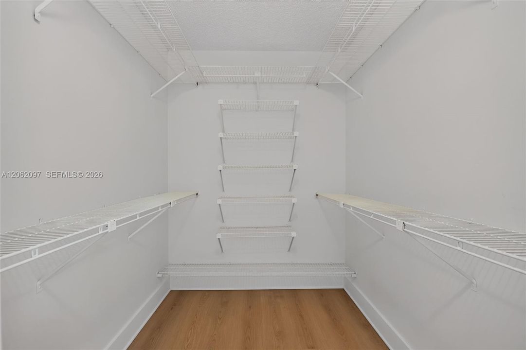 For Sale: $155,000 (2 beds, 2 baths, 1002 Square Feet)