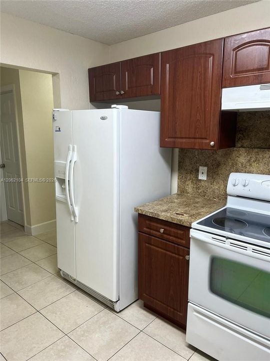 На продажу: $349,900 (4 спален, 2 ванн, 1248 Квадратных фут)