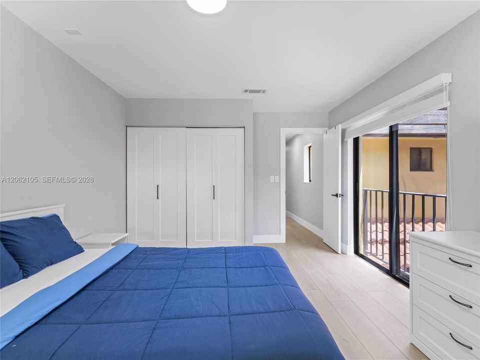 En Venta: $695,000 (3 camas, 2 baños, 1712 Pies cuadrados)