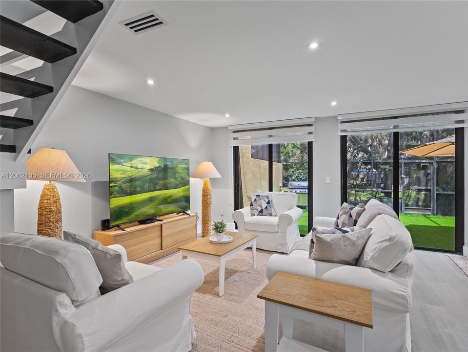 En Venta: $695,000 (3 camas, 2 baños, 1712 Pies cuadrados)