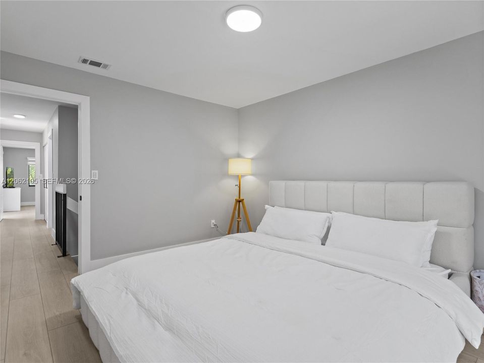 En Venta: $695,000 (3 camas, 2 baños, 1712 Pies cuadrados)