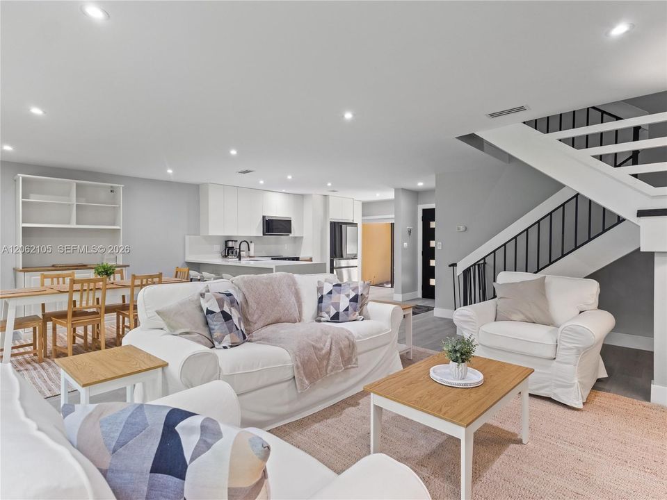 En Venta: $695,000 (3 camas, 2 baños, 1712 Pies cuadrados)