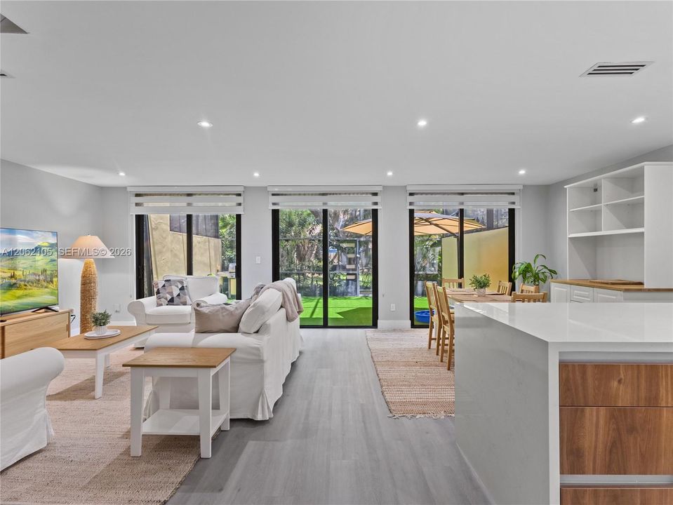 En Venta: $695,000 (3 camas, 2 baños, 1712 Pies cuadrados)