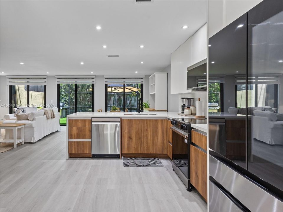 En Venta: $695,000 (3 camas, 2 baños, 1712 Pies cuadrados)