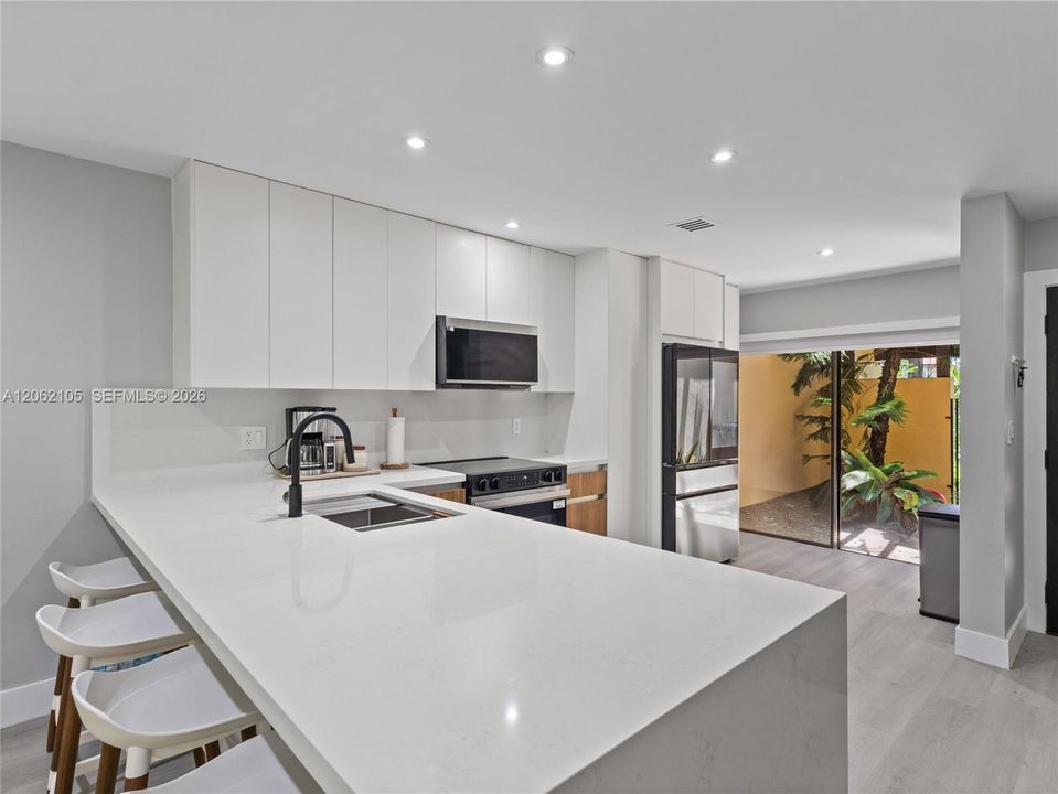 En Venta: $695,000 (3 camas, 2 baños, 1712 Pies cuadrados)
