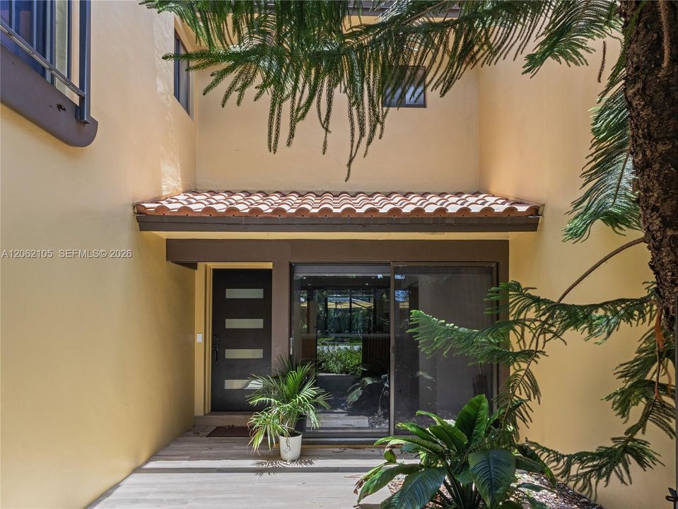 En Venta: $695,000 (3 camas, 2 baños, 1712 Pies cuadrados)