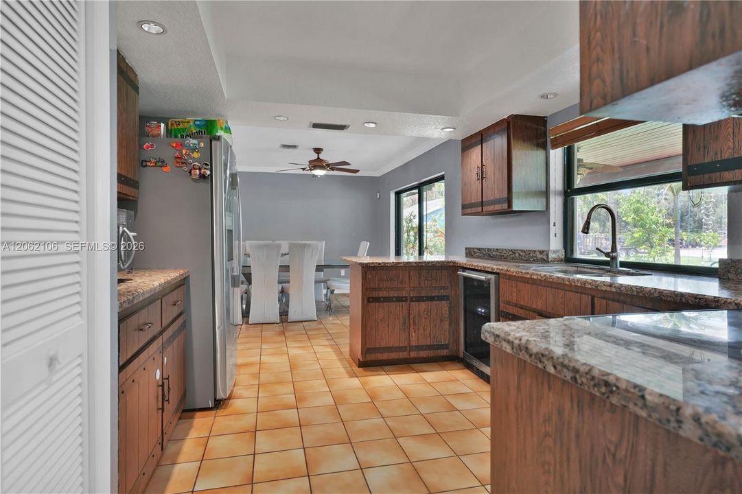 En Venta: $1,700,000 (4 camas, 3 baños, 2704 Pies cuadrados)