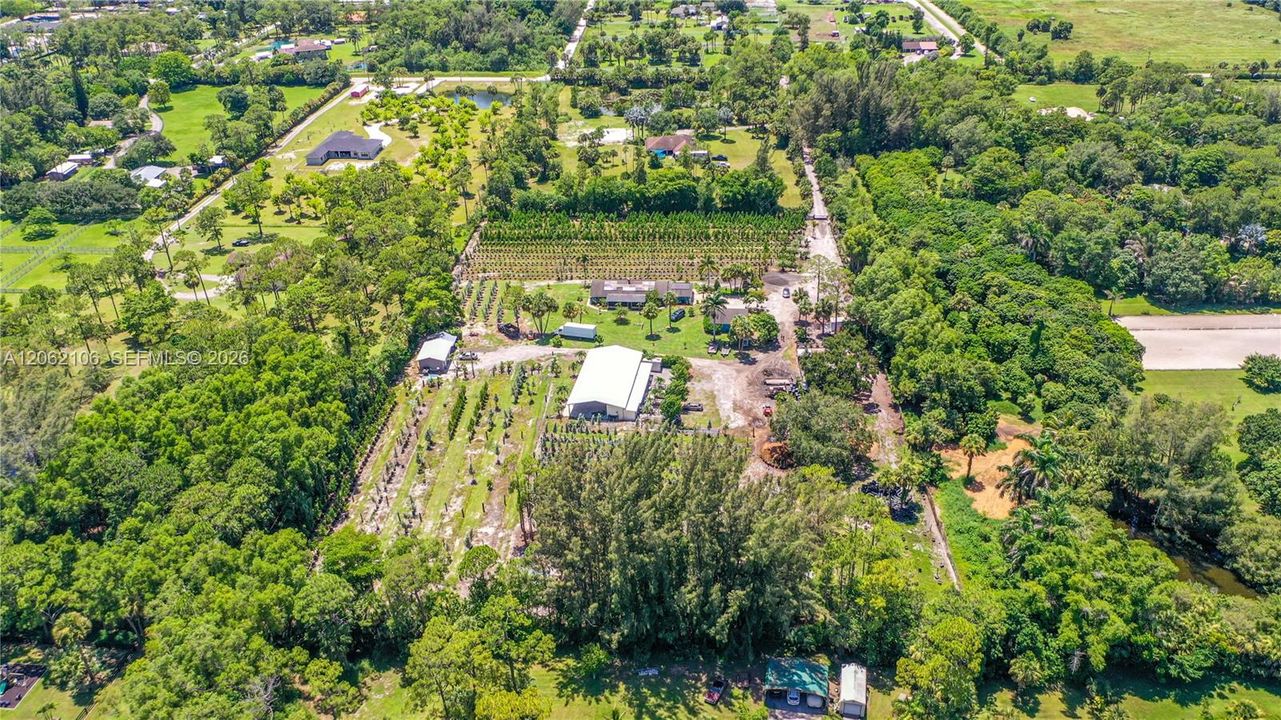 En Venta: $1,700,000 (4 camas, 3 baños, 2704 Pies cuadrados)