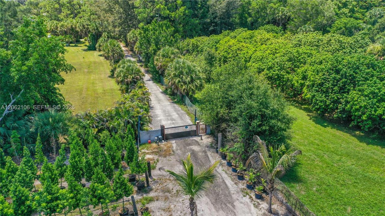 En Venta: $1,700,000 (4 camas, 3 baños, 2704 Pies cuadrados)
