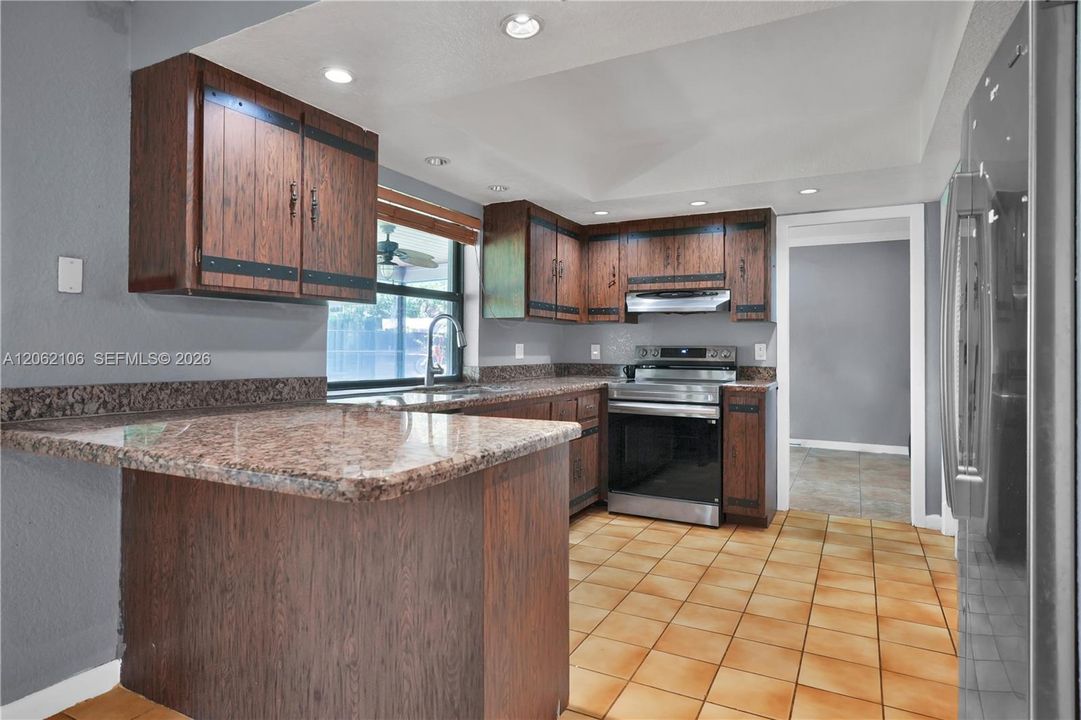 En Venta: $1,700,000 (4 camas, 3 baños, 2704 Pies cuadrados)