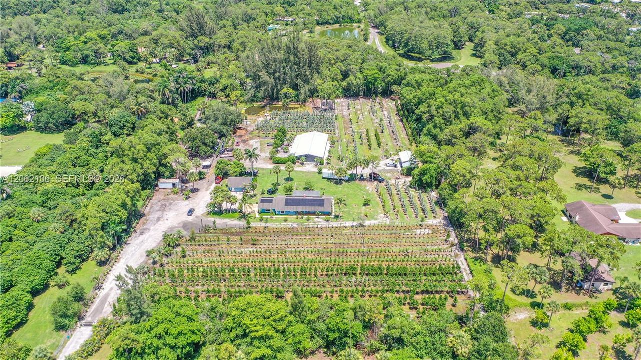 En Venta: $1,700,000 (4 camas, 3 baños, 2704 Pies cuadrados)