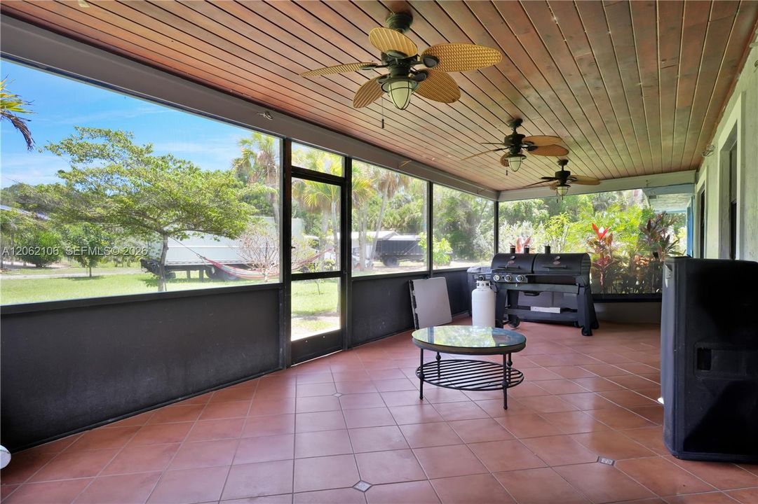 En Venta: $1,700,000 (4 camas, 3 baños, 2704 Pies cuadrados)
