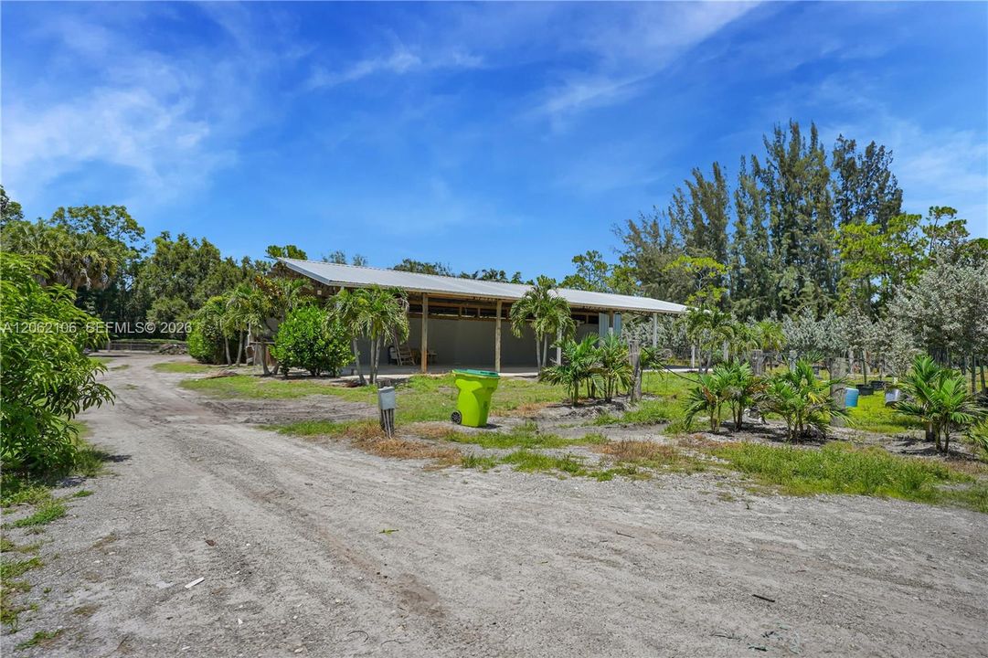 En Venta: $1,700,000 (4 camas, 3 baños, 2704 Pies cuadrados)