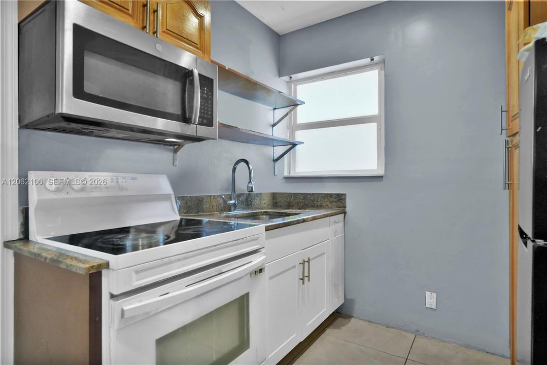 En Venta: $1,700,000 (4 camas, 3 baños, 2704 Pies cuadrados)
