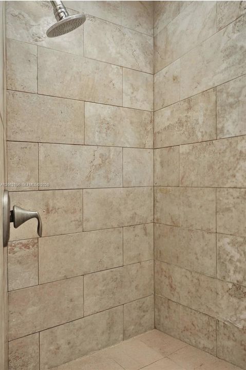 En Venta: $1,700,000 (4 camas, 3 baños, 2704 Pies cuadrados)