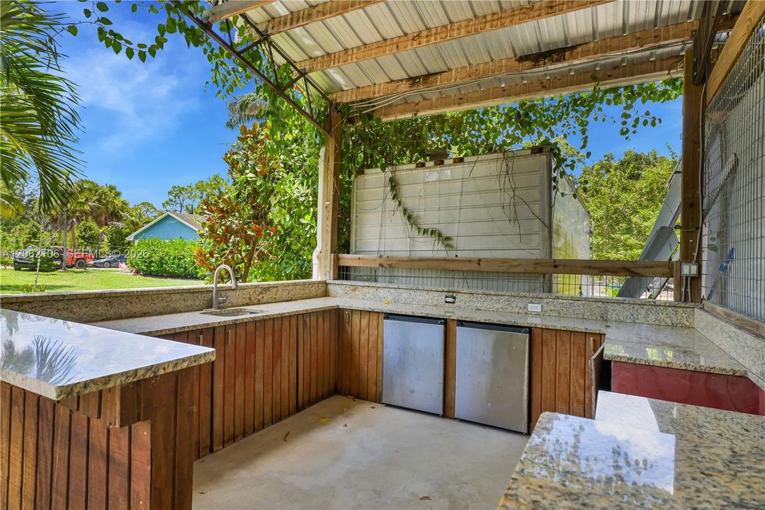 En Venta: $1,700,000 (4 camas, 3 baños, 2704 Pies cuadrados)