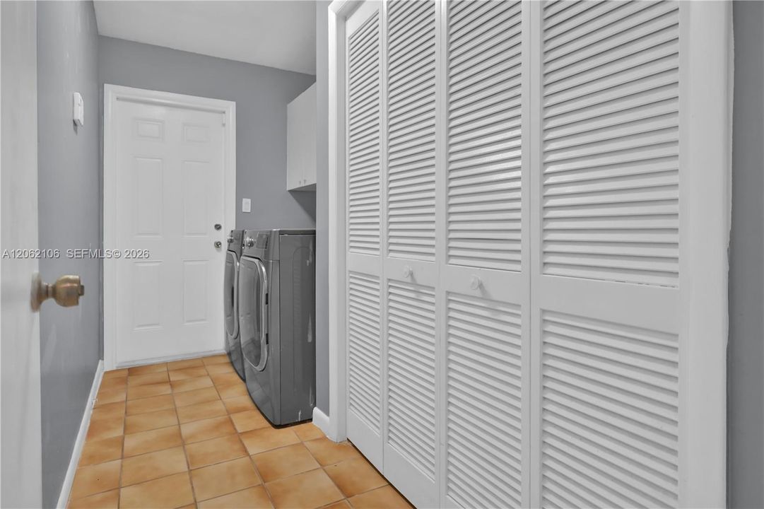 En Venta: $1,700,000 (4 camas, 3 baños, 2704 Pies cuadrados)