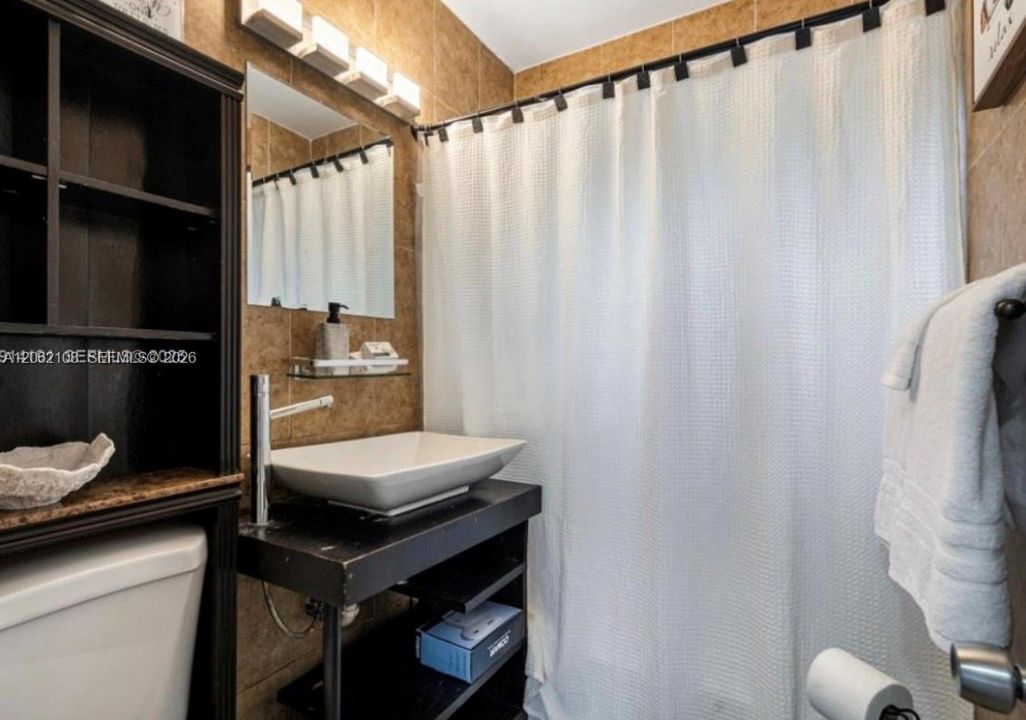 В аренду: $3,750 (2 спален, 1 ванн, 794 Квадратных фут)