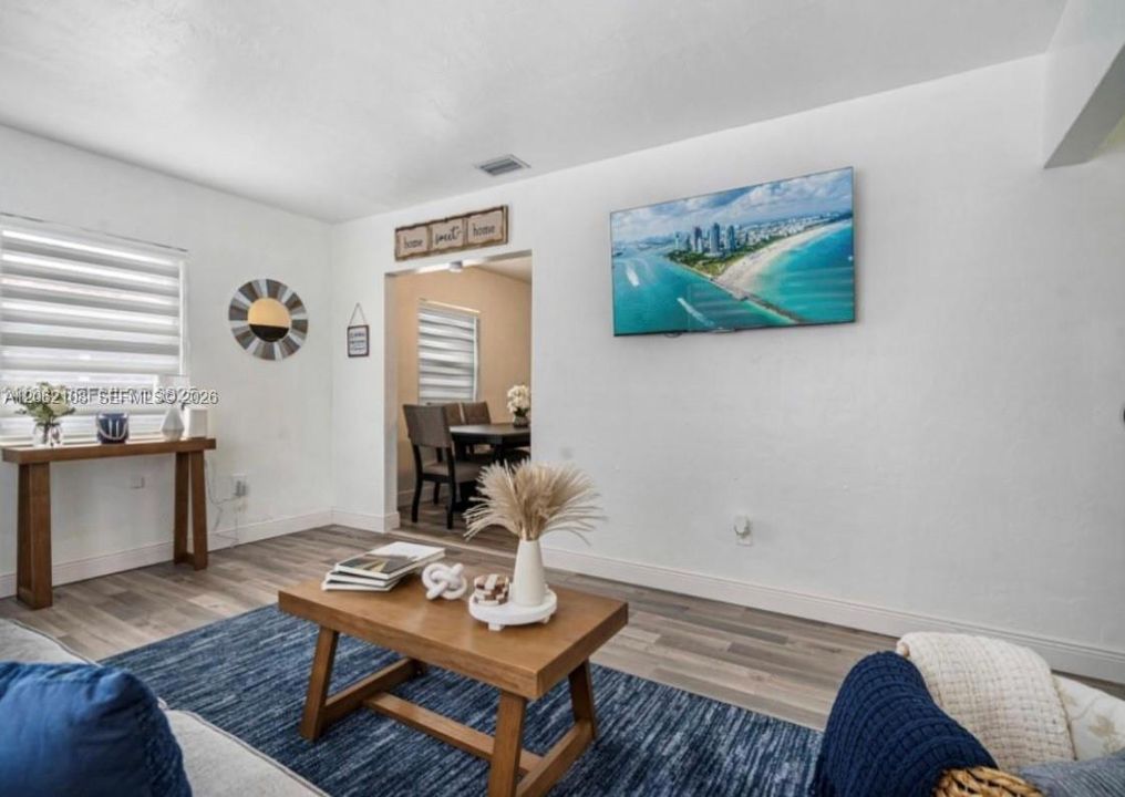 В аренду: $3,750 (2 спален, 1 ванн, 794 Квадратных фут)
