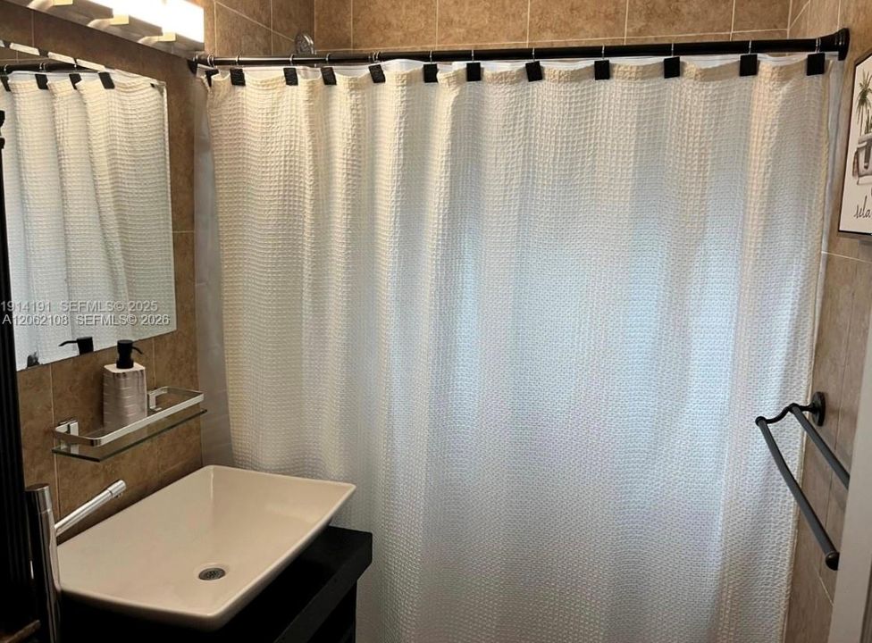 В аренду: $3,750 (2 спален, 1 ванн, 794 Квадратных фут)