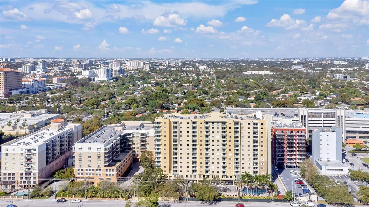 На продажу: $399,000 (2 спален, 2 ванн, 842 Квадратных фут)