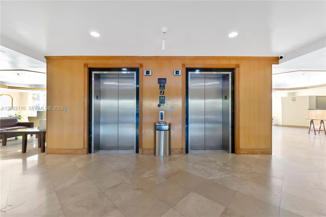 На продажу: $399,000 (2 спален, 2 ванн, 842 Квадратных фут)