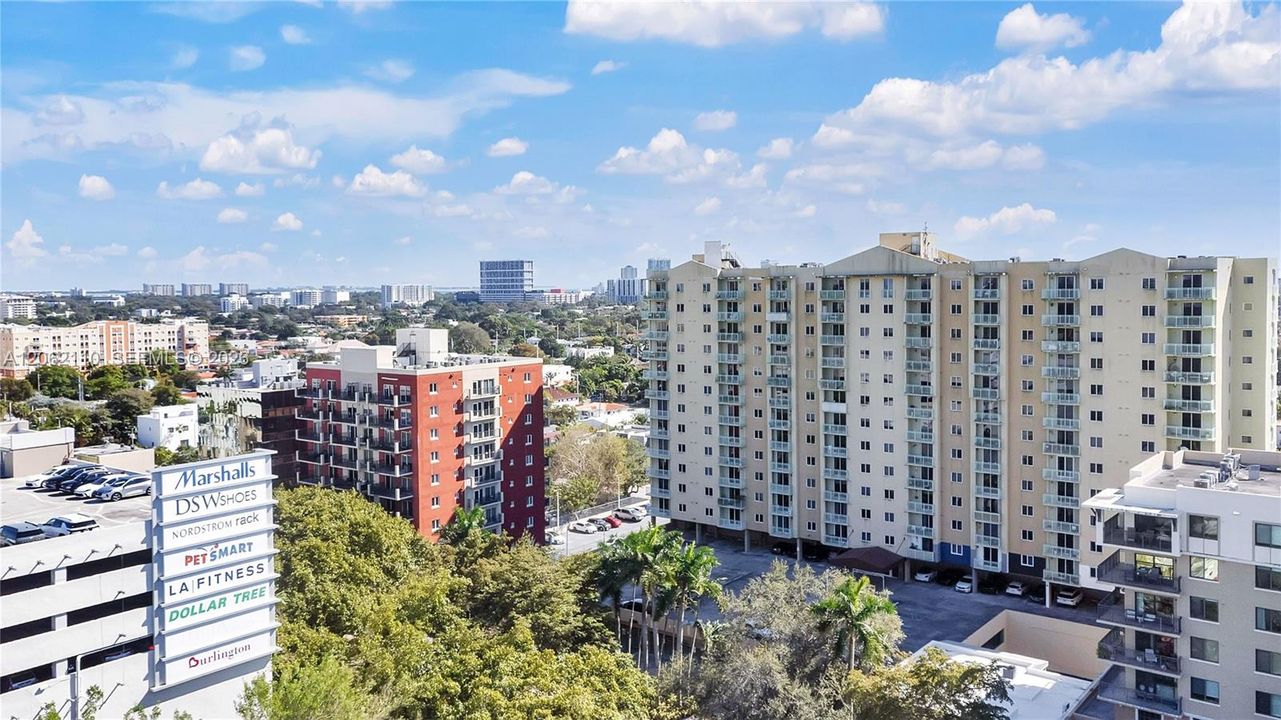 На продажу: $399,000 (2 спален, 2 ванн, 842 Квадратных фут)