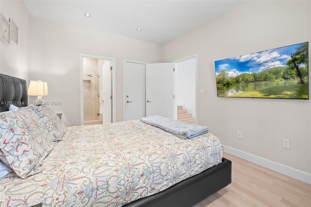 For Rent: $11,000 (3 beds, 4 baths, 3200 Square Feet)