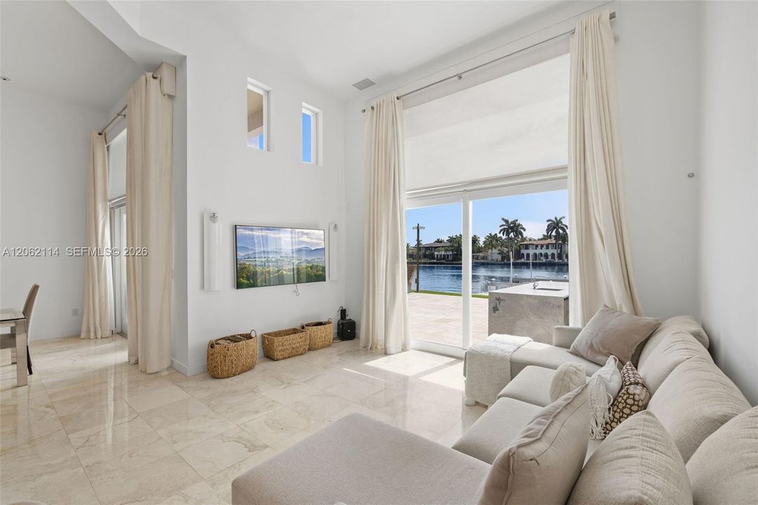 For Rent: $11,000 (3 beds, 4 baths, 3200 Square Feet)