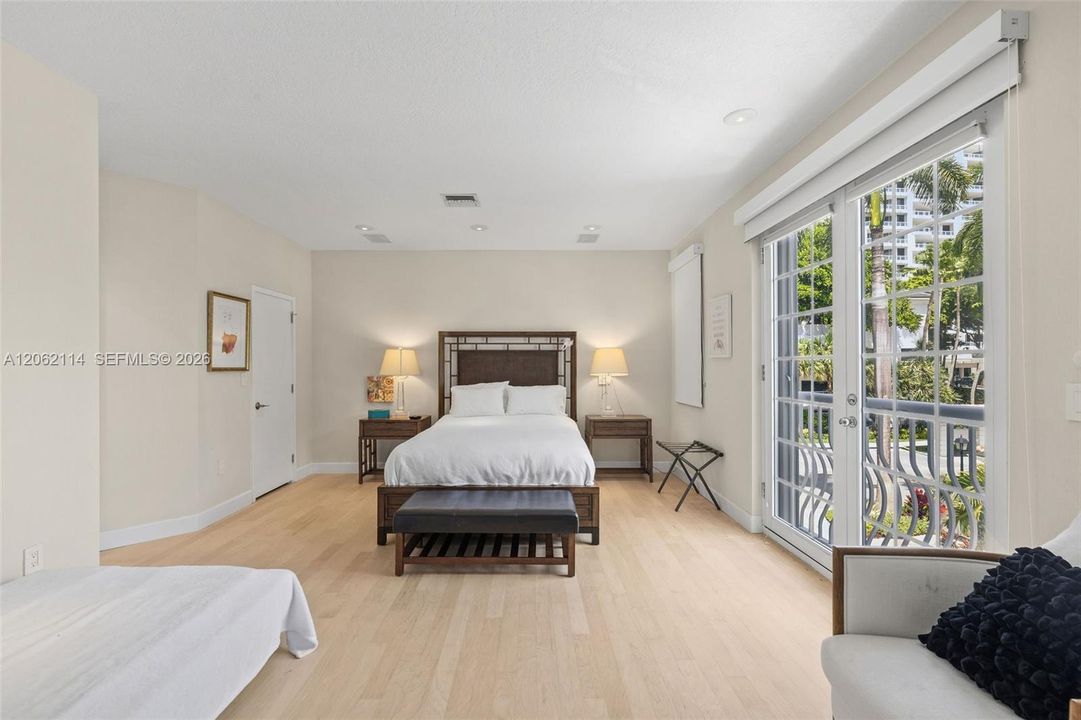 For Rent: $11,000 (3 beds, 4 baths, 3200 Square Feet)